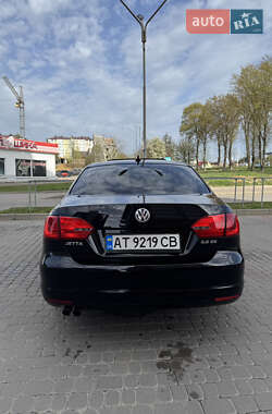 Седан Volkswagen Jetta 2011 в 