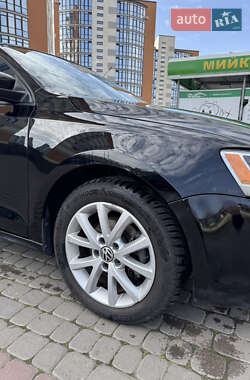 Седан Volkswagen Jetta 2011 в 