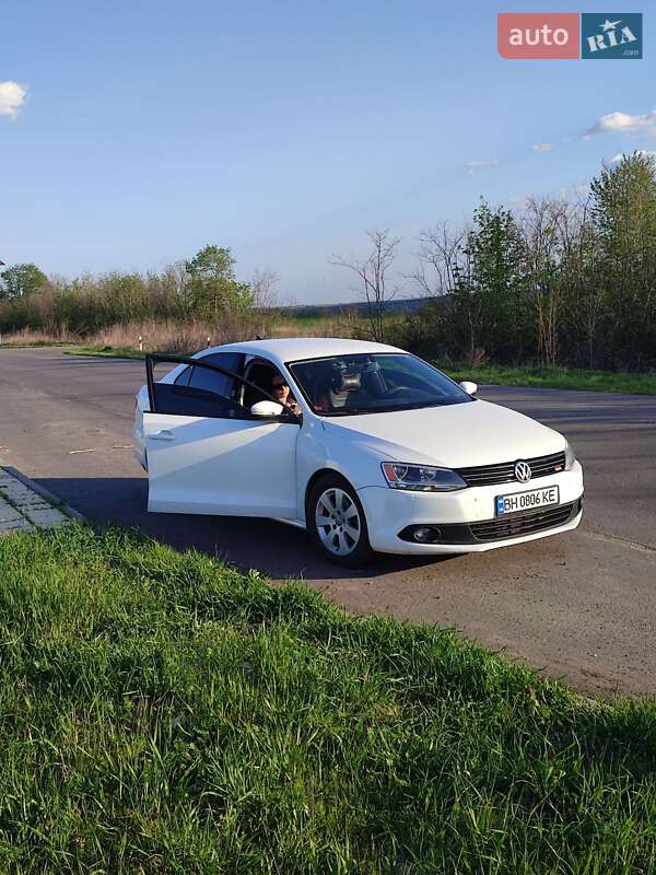 Седан Volkswagen Jetta 2014 в 