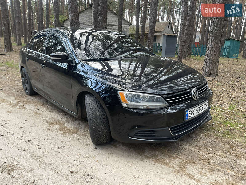 Седан Volkswagen Jetta 2014 в Кролевці