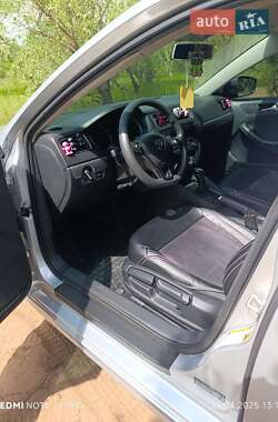 Седан Volkswagen Jetta 2015 в 