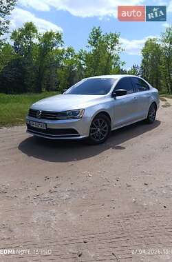 Седан Volkswagen Jetta 2015 в 