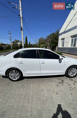 Седан Volkswagen Jetta 2016 в 