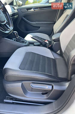 Седан Volkswagen Jetta 2016 в 