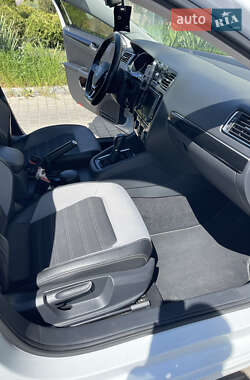 Седан Volkswagen Jetta 2016 в 