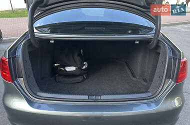 Седан Volkswagen Jetta 2012 в 