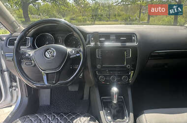 Седан Volkswagen Jetta 2016 в 
