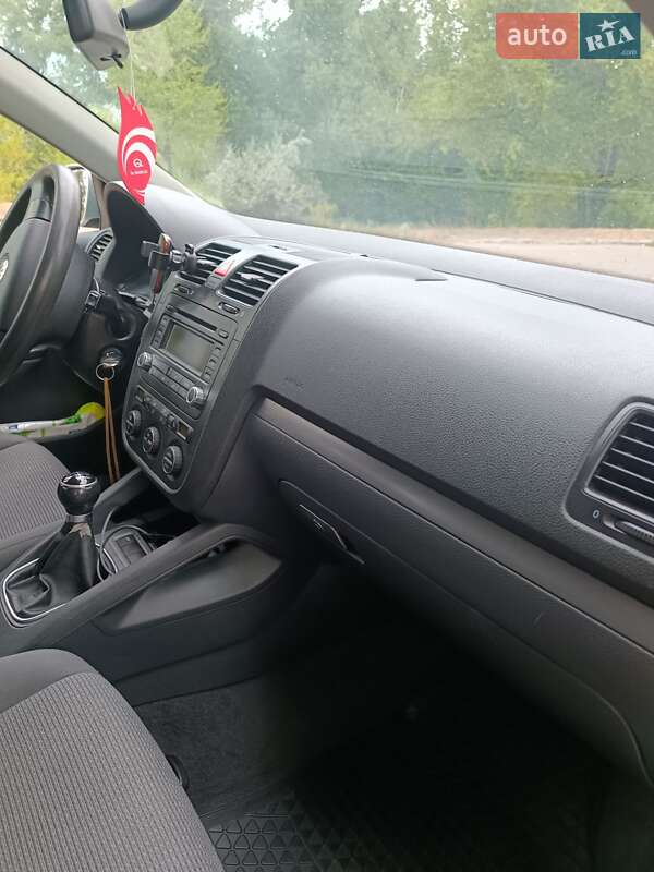 Седан Volkswagen Jetta 2005 в Верхньодніпровську