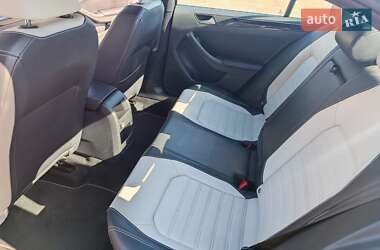 Седан Volkswagen Jetta 2014 в 