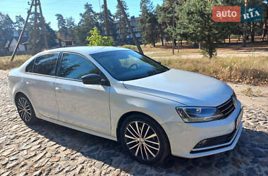 Седан Volkswagen Jetta 2016 в Сумах