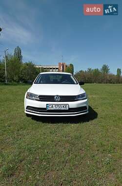 Седан Volkswagen Jetta 2015 в 