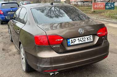 Седан Volkswagen Jetta 2013 в 