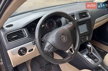 Седан Volkswagen Jetta 2013 в 