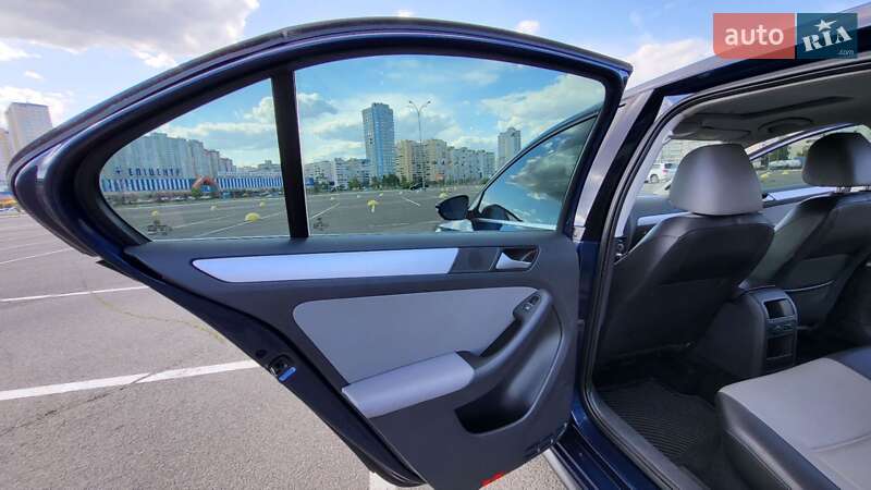 Седан Volkswagen Jetta 2013 в Киеве