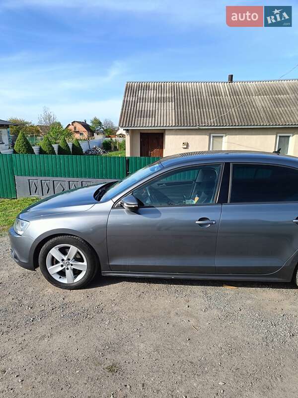 Седан Volkswagen Jetta 2011 в Калиновке