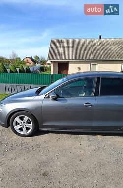 Седан Volkswagen Jetta 2011 в 