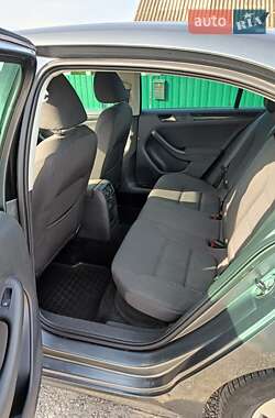 Седан Volkswagen Jetta 2011 в 