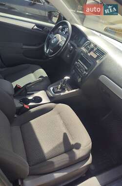 Седан Volkswagen Jetta 2012 в 