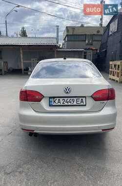 Седан Volkswagen Jetta 2011 в 