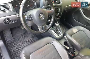 Седан Volkswagen Jetta 2012 в 