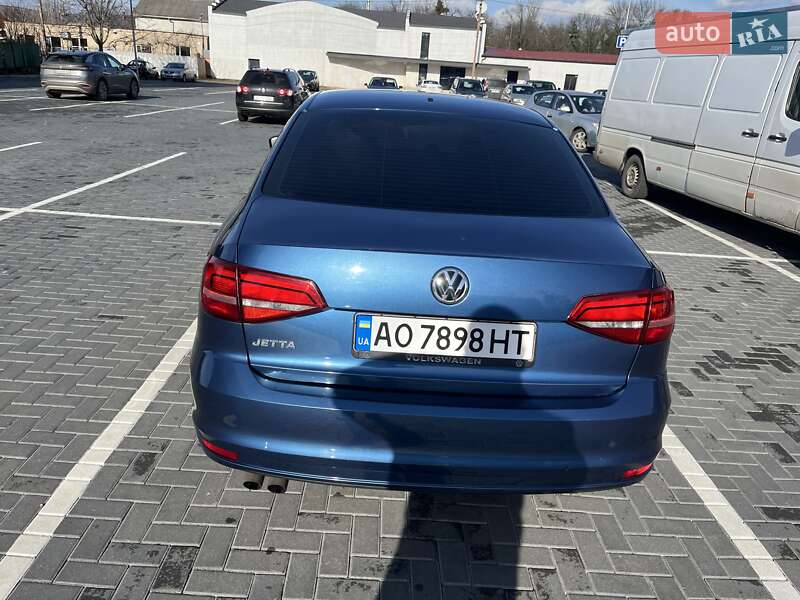 Седан Volkswagen Jetta 2015 в Ужгороді