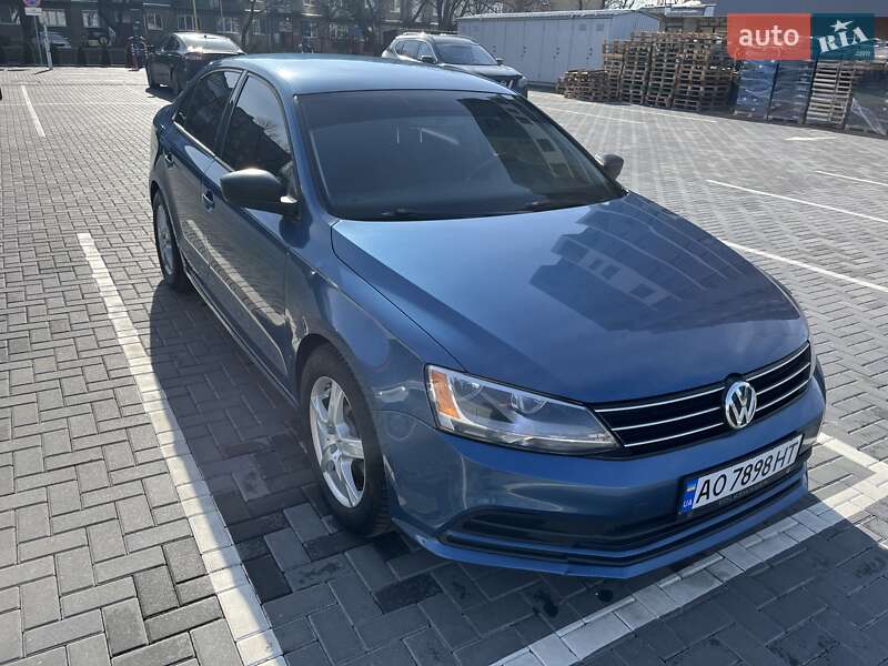 Седан Volkswagen Jetta 2015 в Ужгороді
