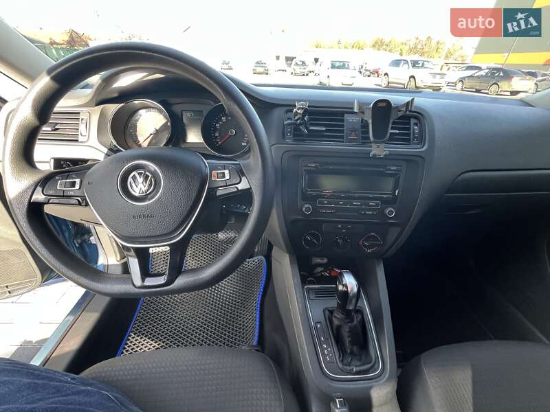 Седан Volkswagen Jetta 2015 в Ужгороді