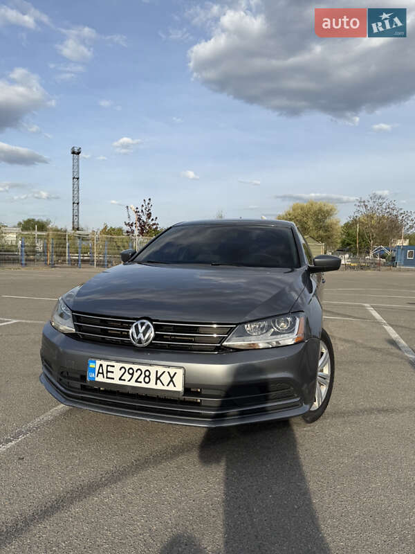 Седан Volkswagen Jetta 2017 в 