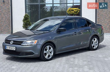 Седан Volkswagen Jetta 2013 в 