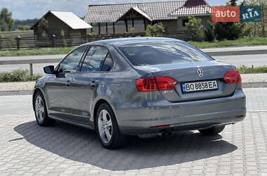 Седан Volkswagen Jetta 2013 в 