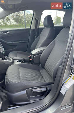 Седан Volkswagen Jetta 2013 в 