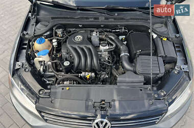 Седан Volkswagen Jetta 2013 в 