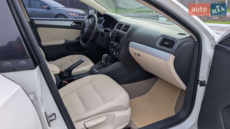 Седан Volkswagen Jetta 2011 в Львове