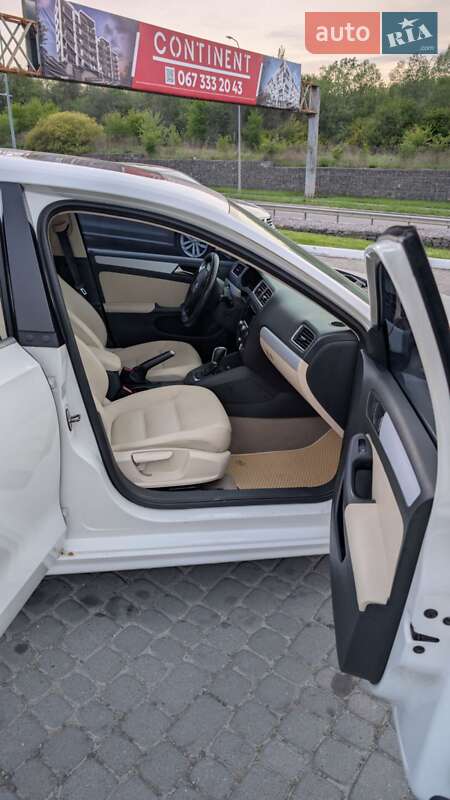 Седан Volkswagen Jetta 2011 в Львове