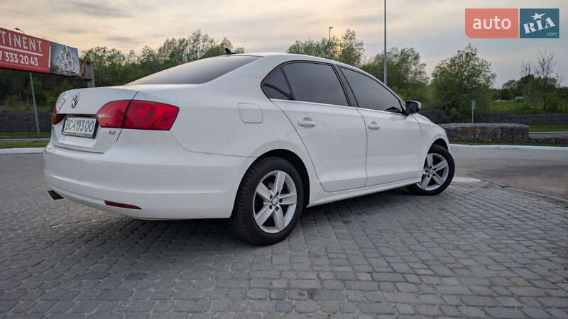 Седан Volkswagen Jetta 2011 в Львове