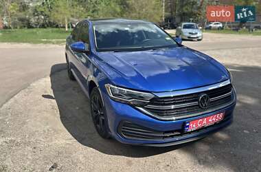 Седан Volkswagen Jetta 2023 в 