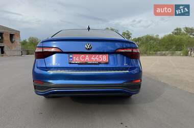 Седан Volkswagen Jetta 2023 в 