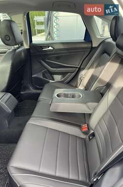 Седан Volkswagen Jetta 2023 в 