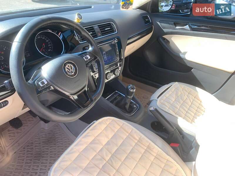 Седан Volkswagen Jetta 2016 в Вінниці