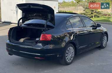Седан Volkswagen Jetta 2013 в 