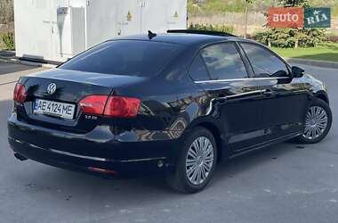 Седан Volkswagen Jetta 2013 в 