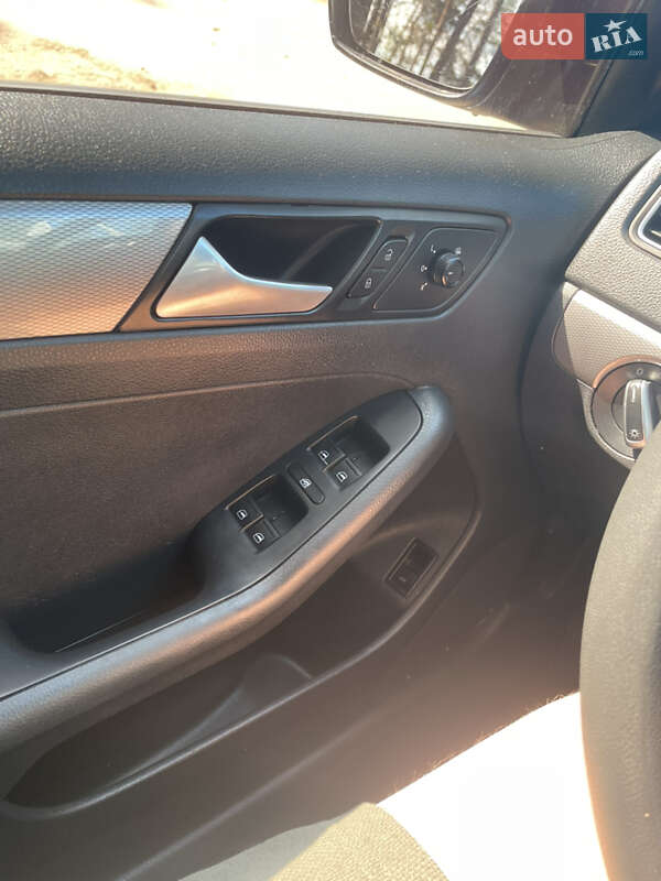 Седан Volkswagen Jetta 2014 в Житомирі