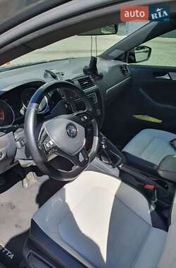 Седан Volkswagen Jetta 2016 в 