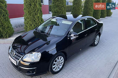 Седан Volkswagen Jetta 2006 в Городке