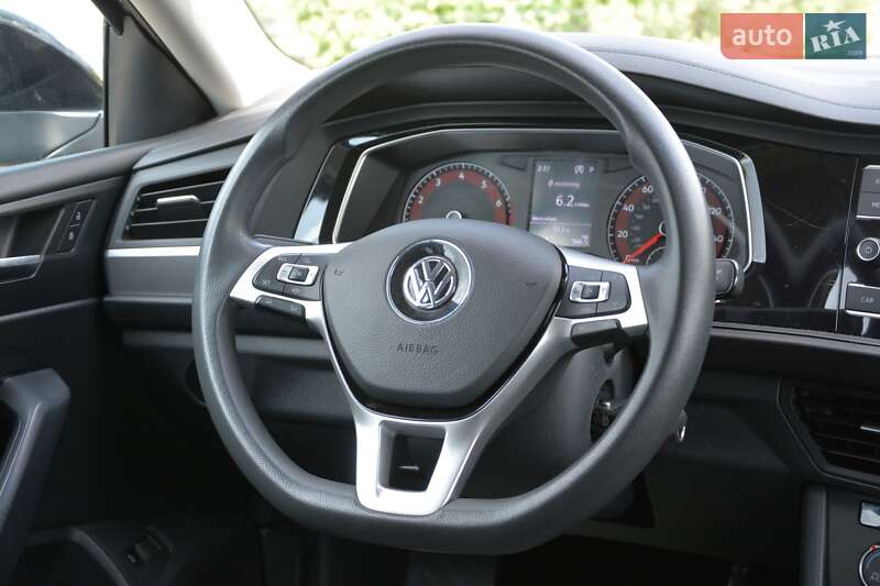 Седан Volkswagen Jetta 2018 в Киеве
