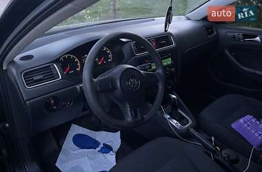 Седан Volkswagen Jetta 2013 в 