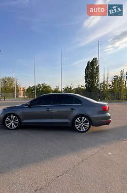 Седан Volkswagen Jetta 2012 в 