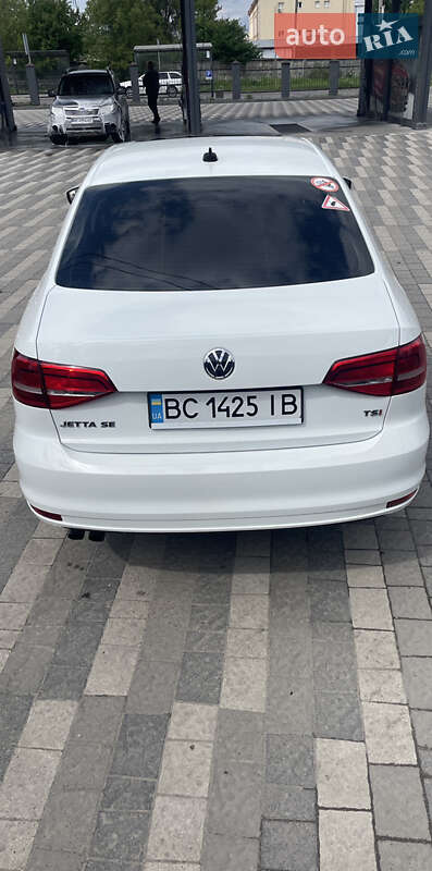 Седан Volkswagen Jetta 2015 в Львове