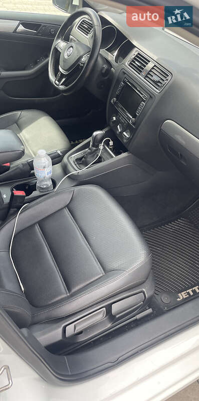 Седан Volkswagen Jetta 2015 в Львове