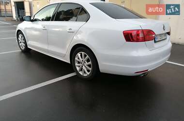 Седан Volkswagen Jetta 2013 в 